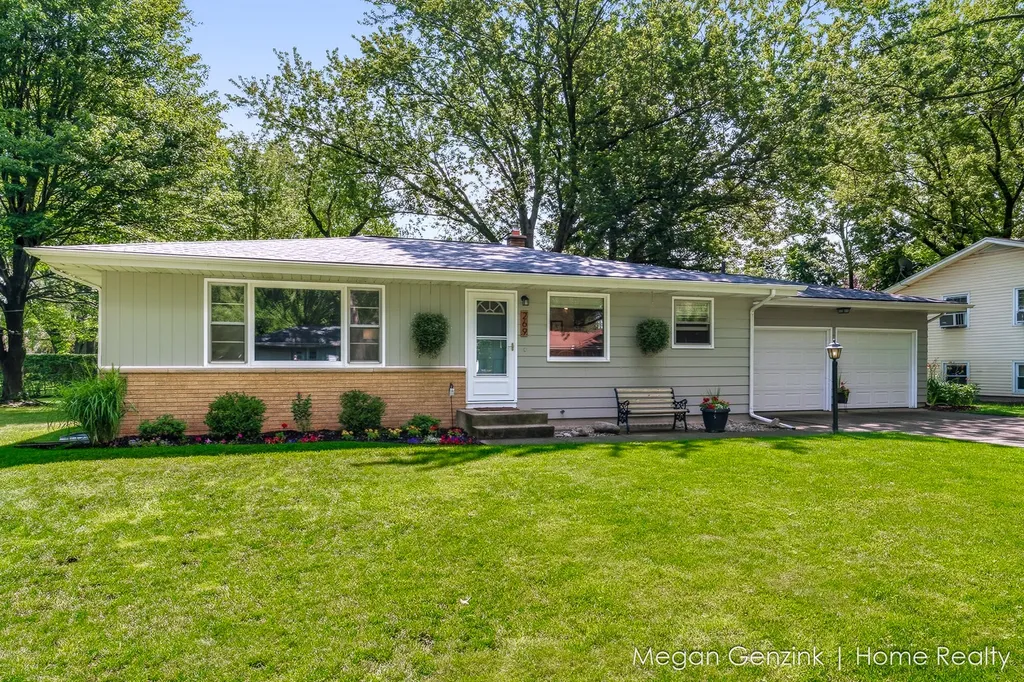 269 Cambridge Avenue Holland City MI 49423