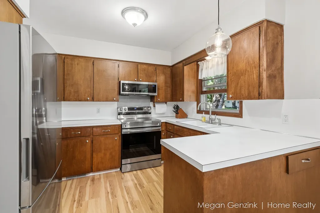 269 Cambridge Avenue Holland City MI 49423