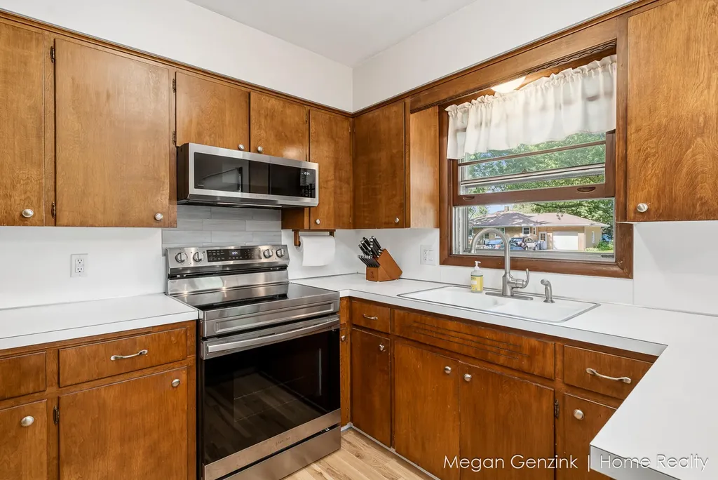 269 Cambridge Avenue Holland City MI 49423