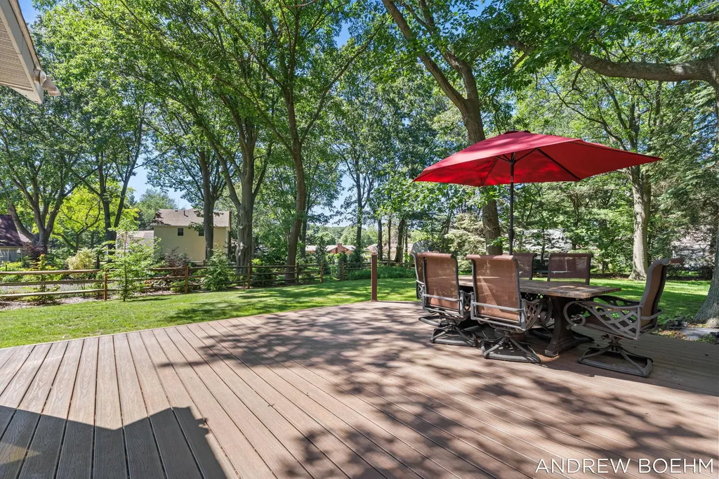 166 Wynwood Court Park Township MI 49424