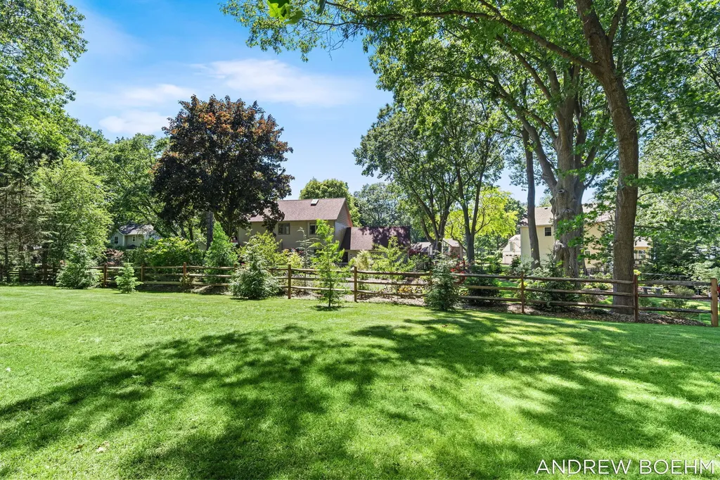 166 Wynwood Court Park Township MI 49424