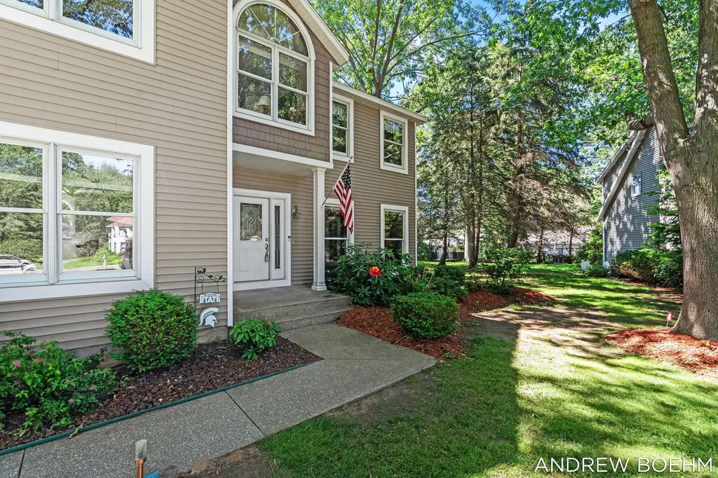166 Wynwood Court Park Township MI 49424