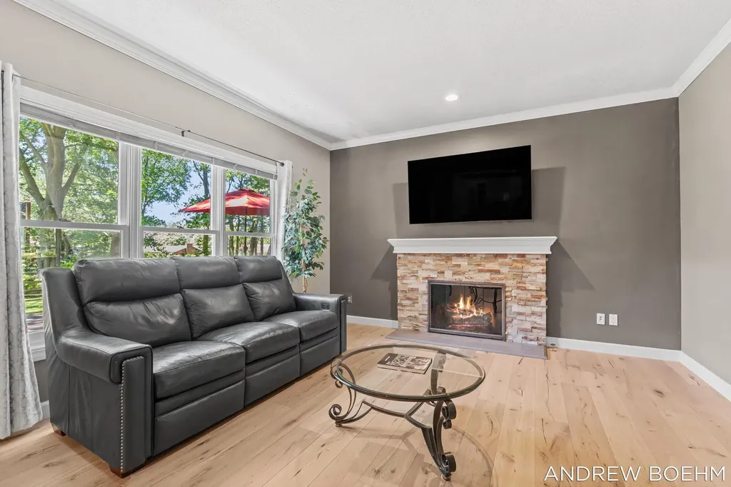 166 Wynwood Court Park Township MI 49424