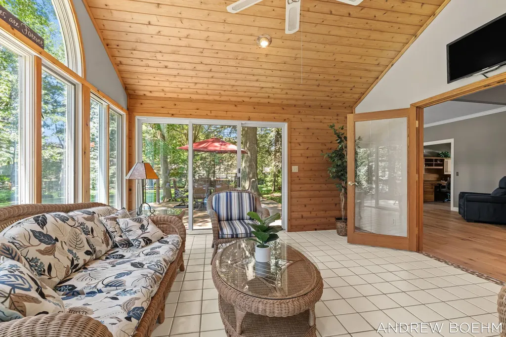 166 Wynwood Court Park Township MI 49424