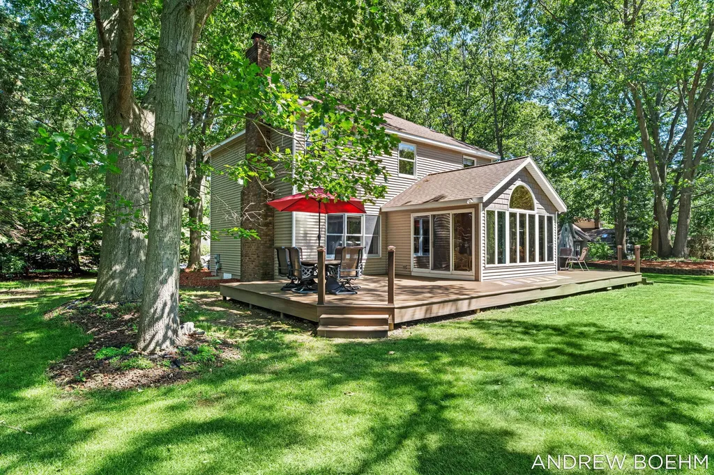 166 Wynwood Court Park Township MI 49424