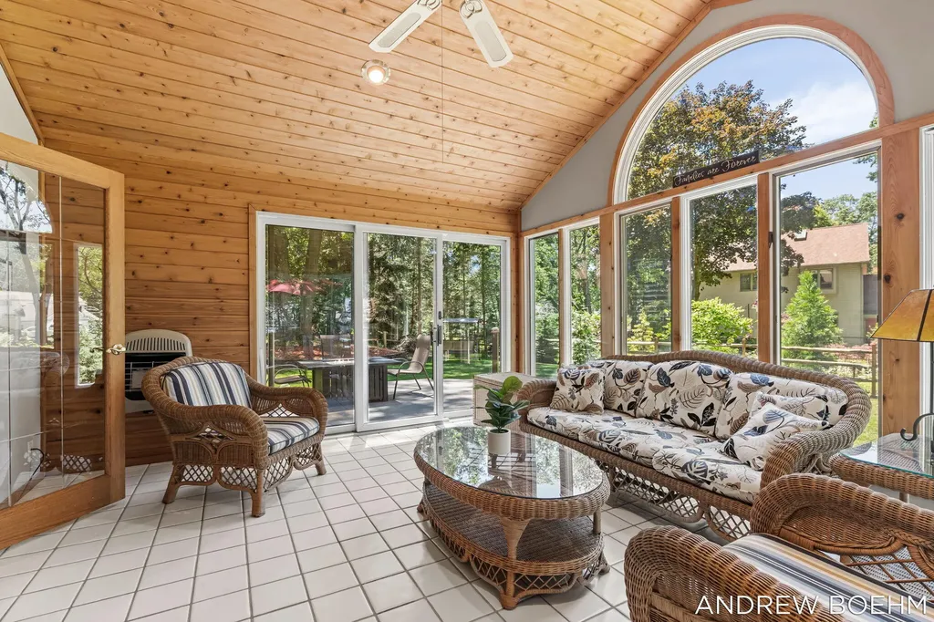 166 Wynwood Court Park Township MI 49424