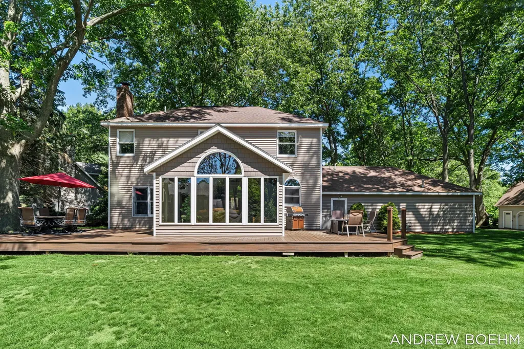 166 Wynwood Court Park Township MI 49424