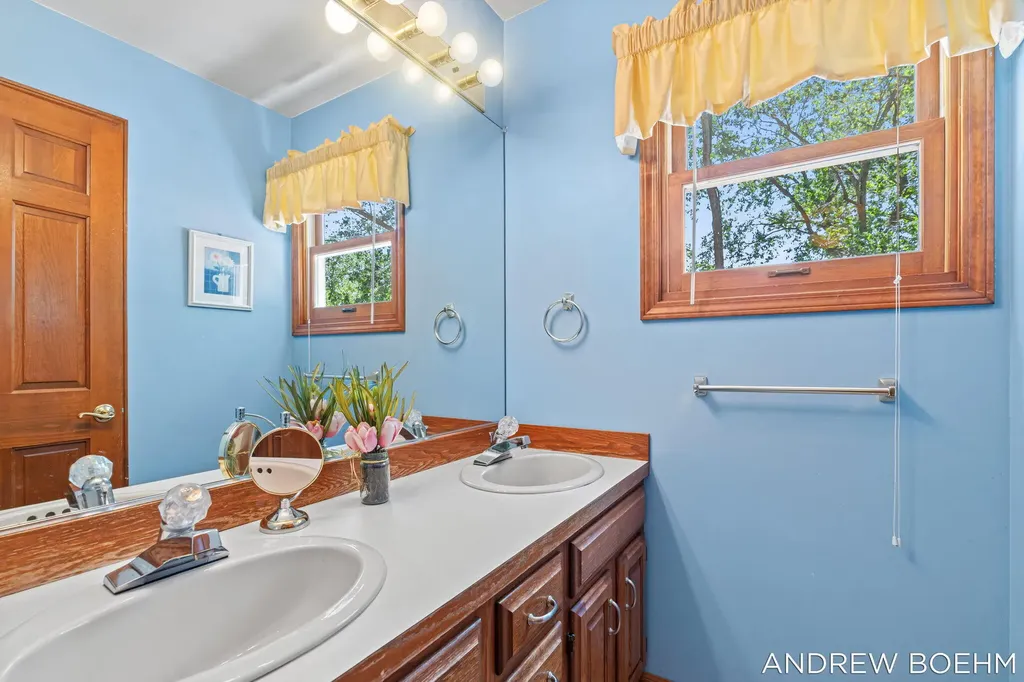 166 Wynwood Court Park Township MI 49424