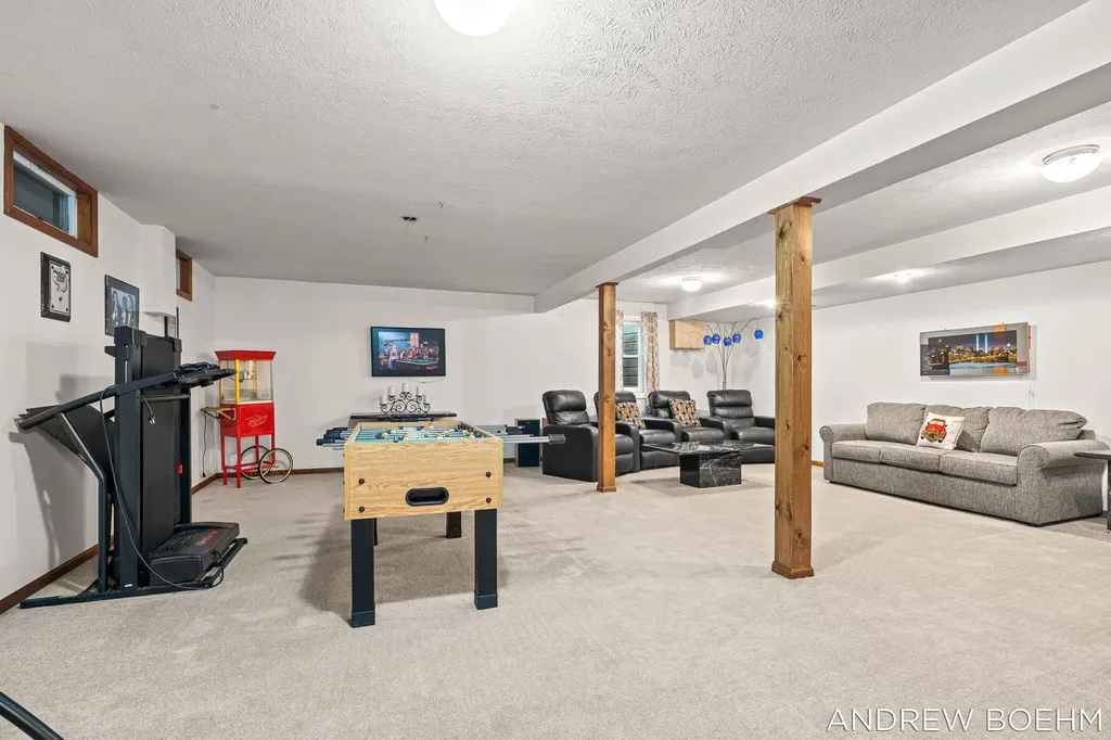 166 Wynwood Court Park Township MI 49424