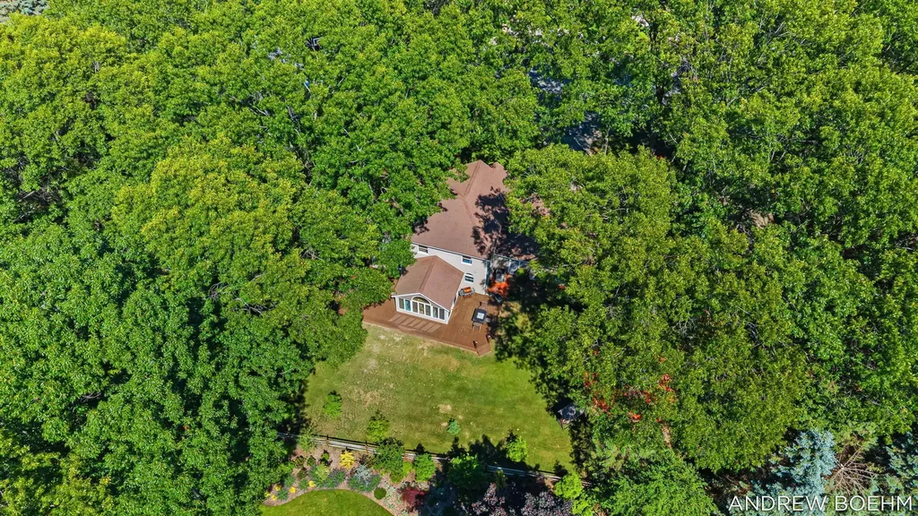 166 Wynwood Court Park Township MI 49424