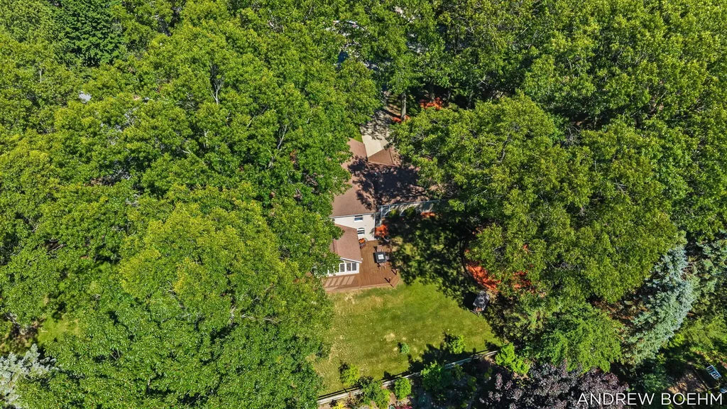 166 Wynwood Court Park Township MI 49424
