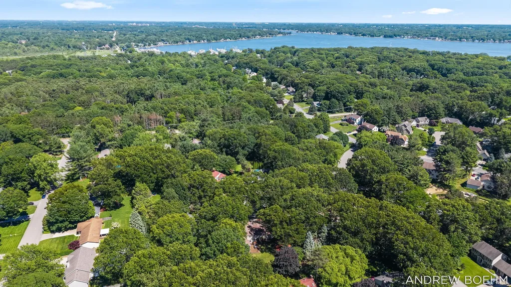 166 Wynwood Court Park Township MI 49424
