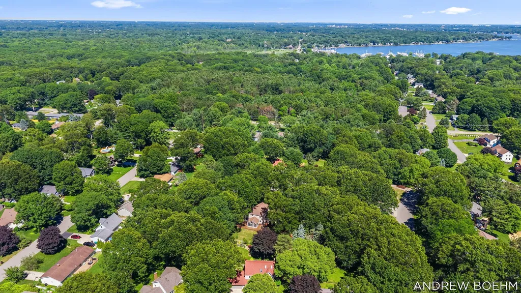 166 Wynwood Court Park Township MI 49424