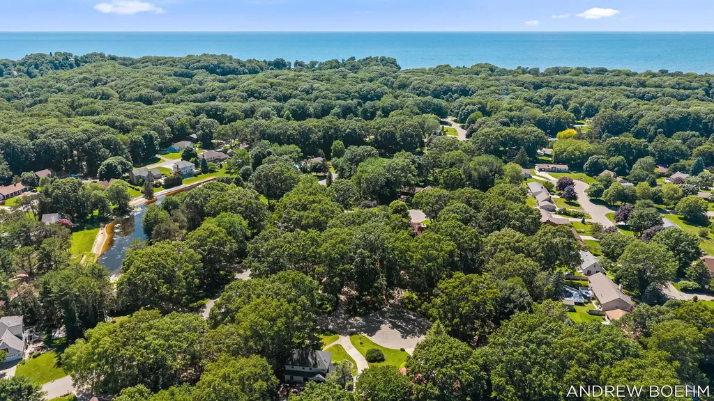 166 Wynwood Court Park Township MI 49424