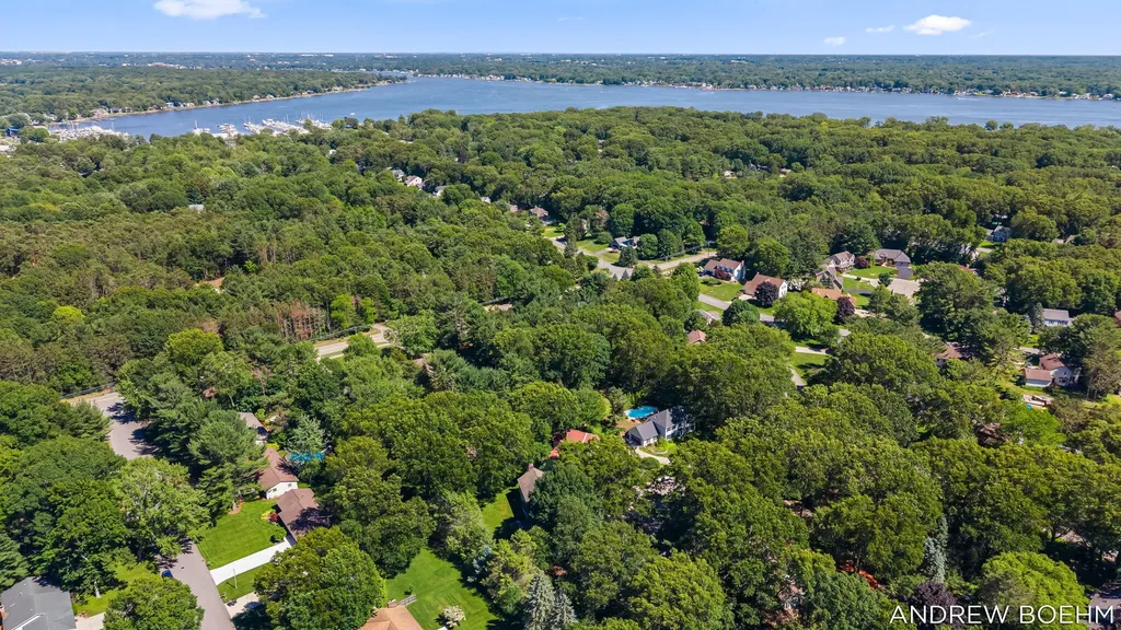 166 Wynwood Court Park Township MI 49424