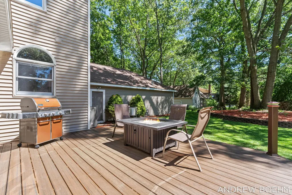 166 Wynwood Court Park Township MI 49424