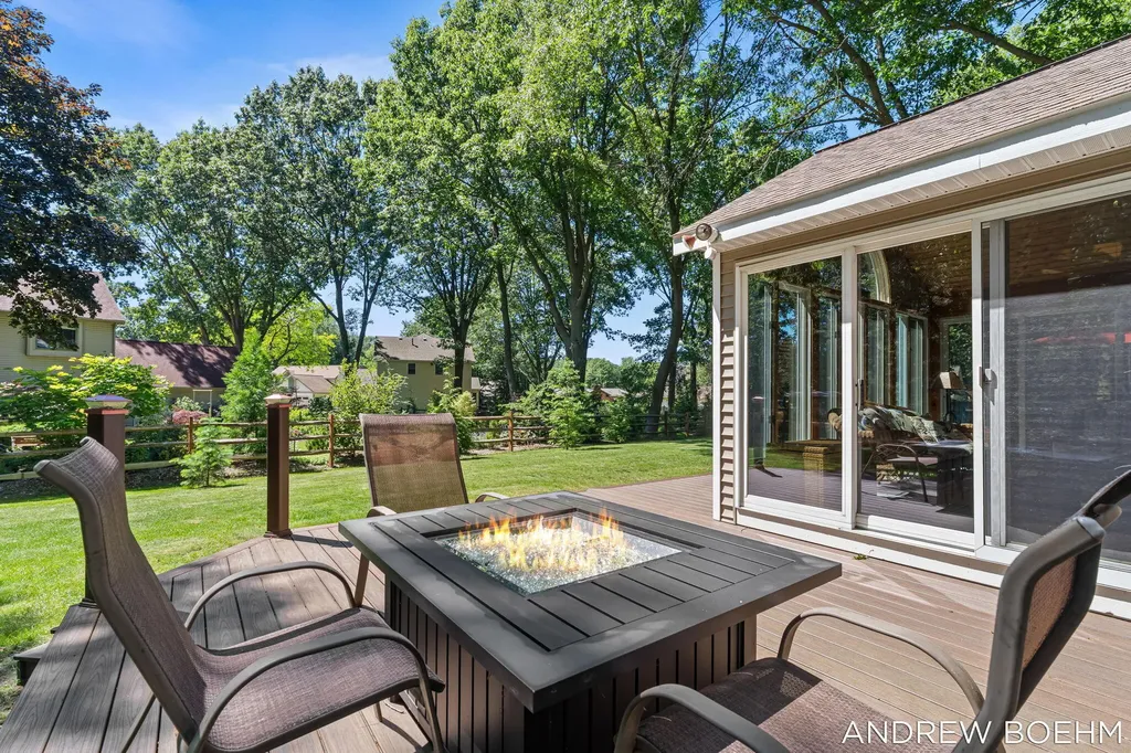 166 Wynwood Court Park Township MI 49424