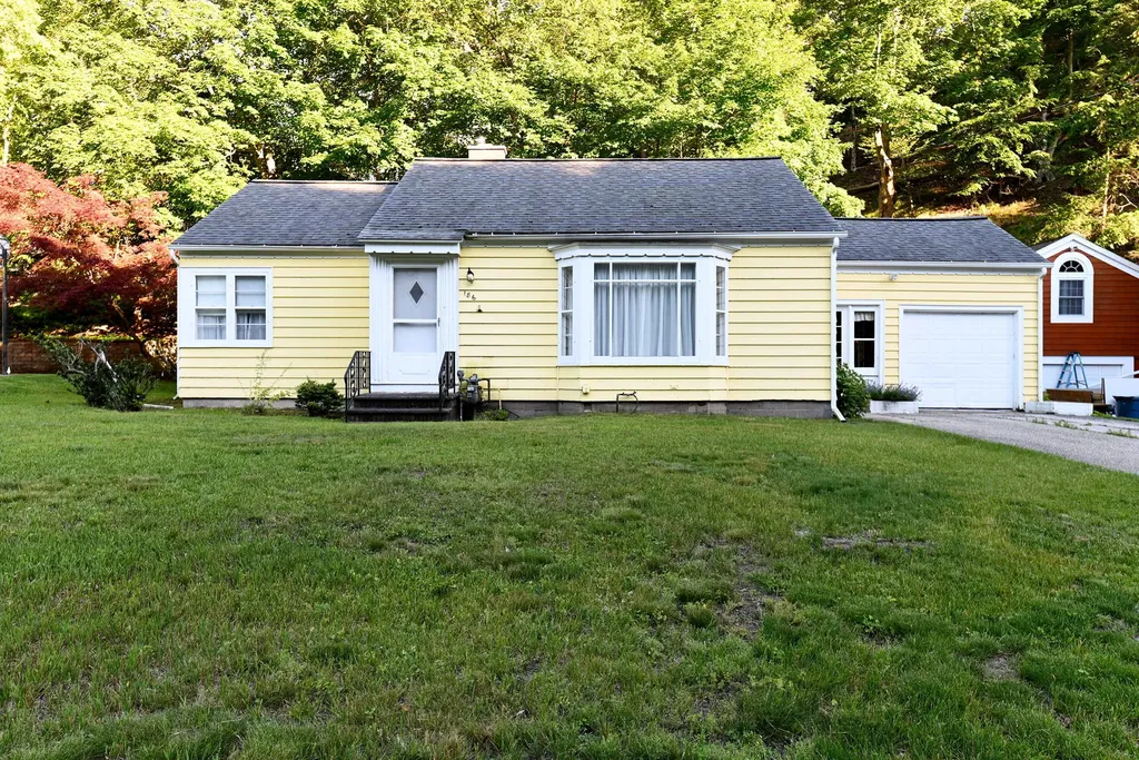 186 Grand Avenue Grand Haven City MI 49417
