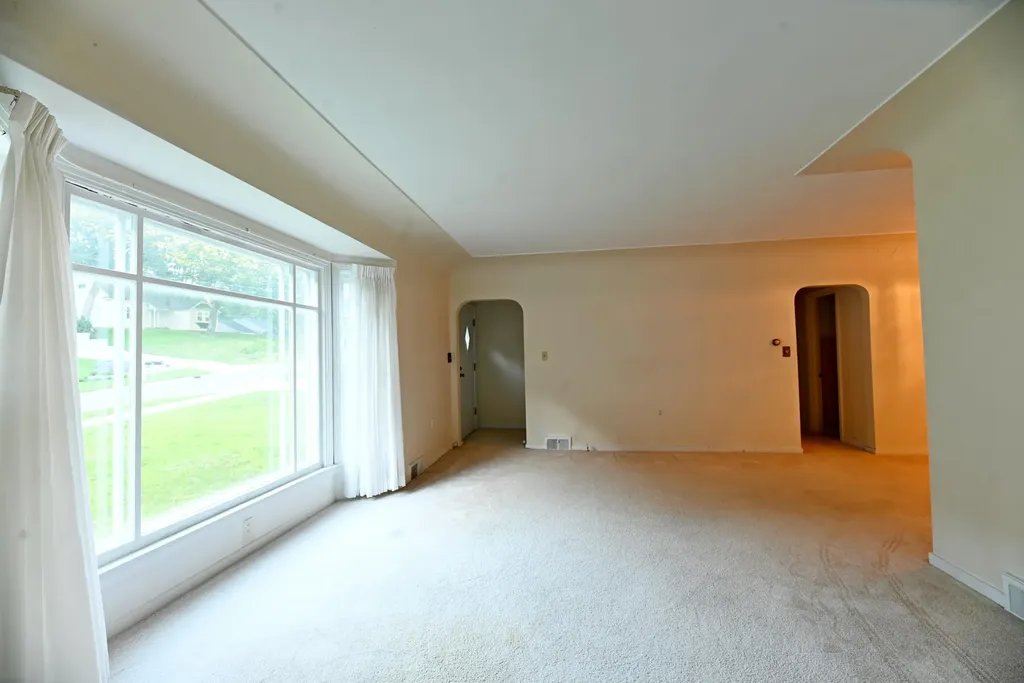 186 Grand Avenue Grand Haven City MI 49417