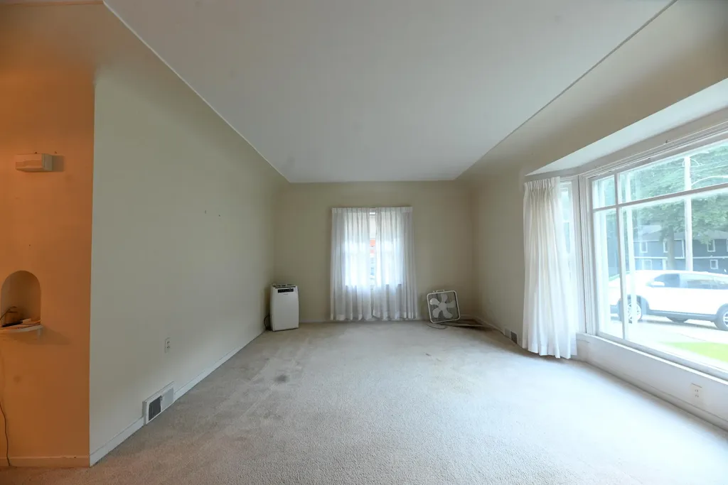 186 Grand Avenue Grand Haven City MI 49417