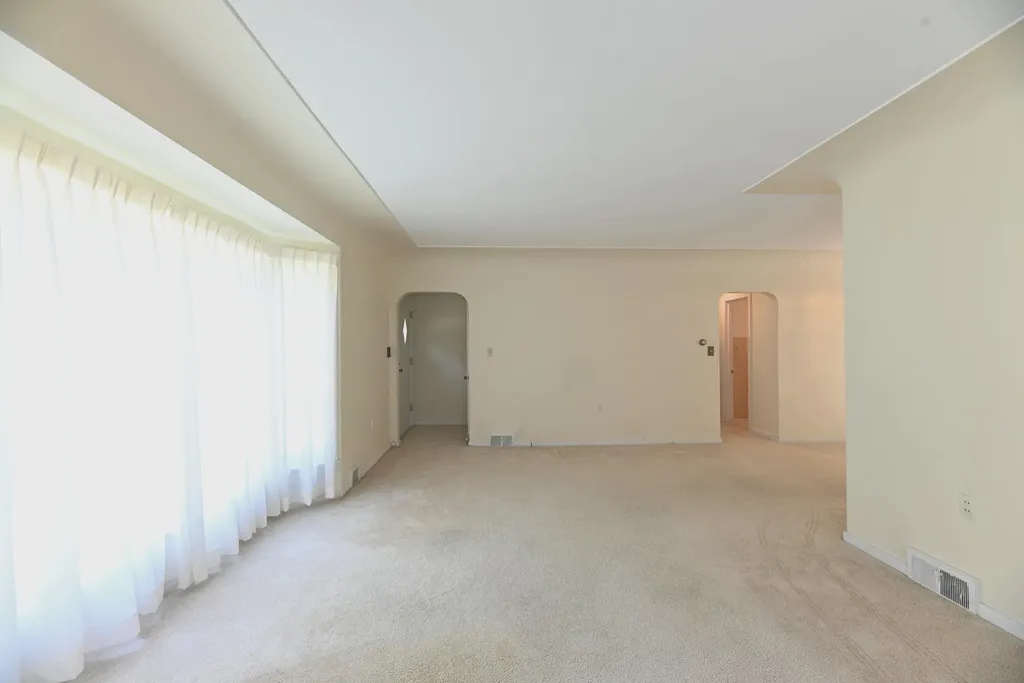 186 Grand Avenue Grand Haven City MI 49417