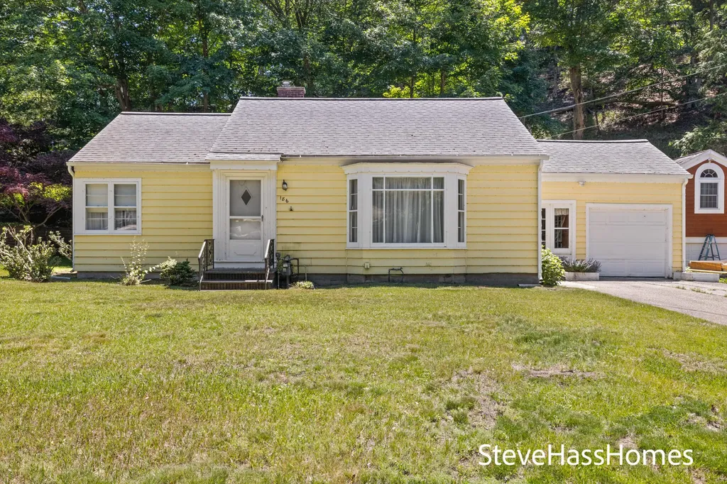 186 Grand Avenue Grand Haven City MI 49417