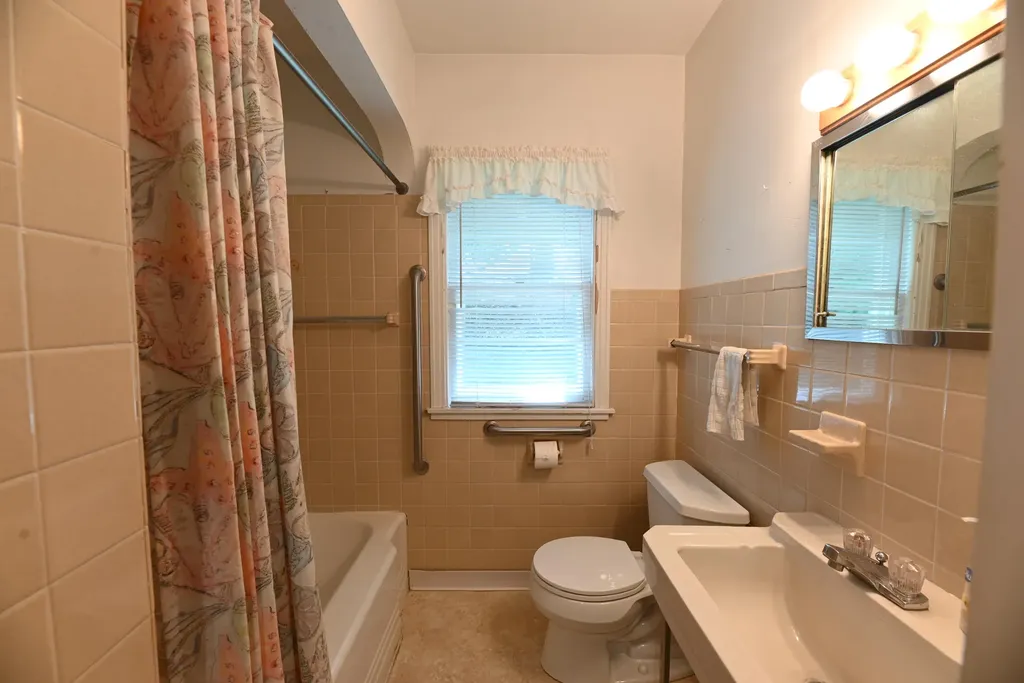 186 Grand Avenue Grand Haven City MI 49417