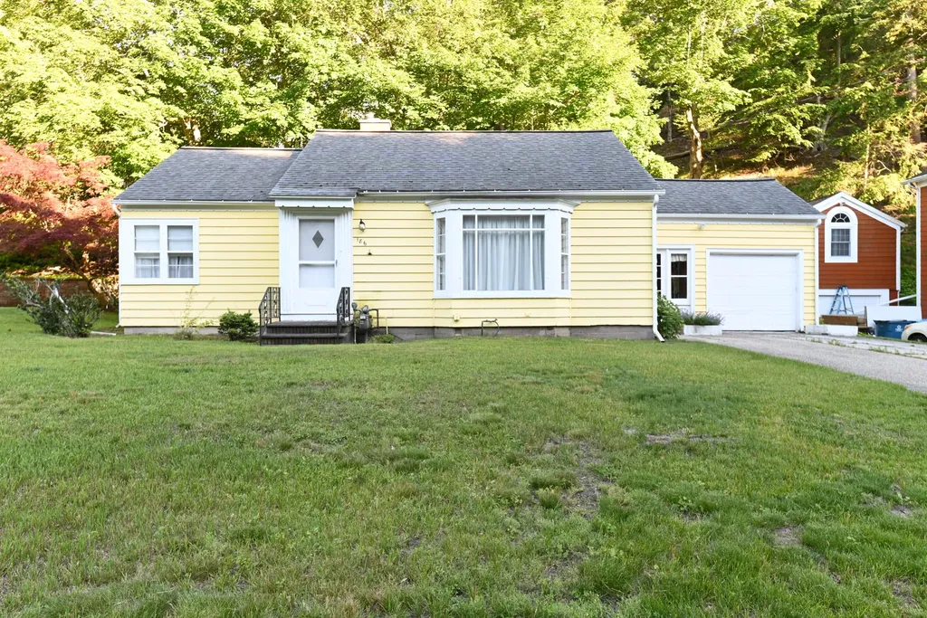 186 Grand Avenue Grand Haven City MI 49417