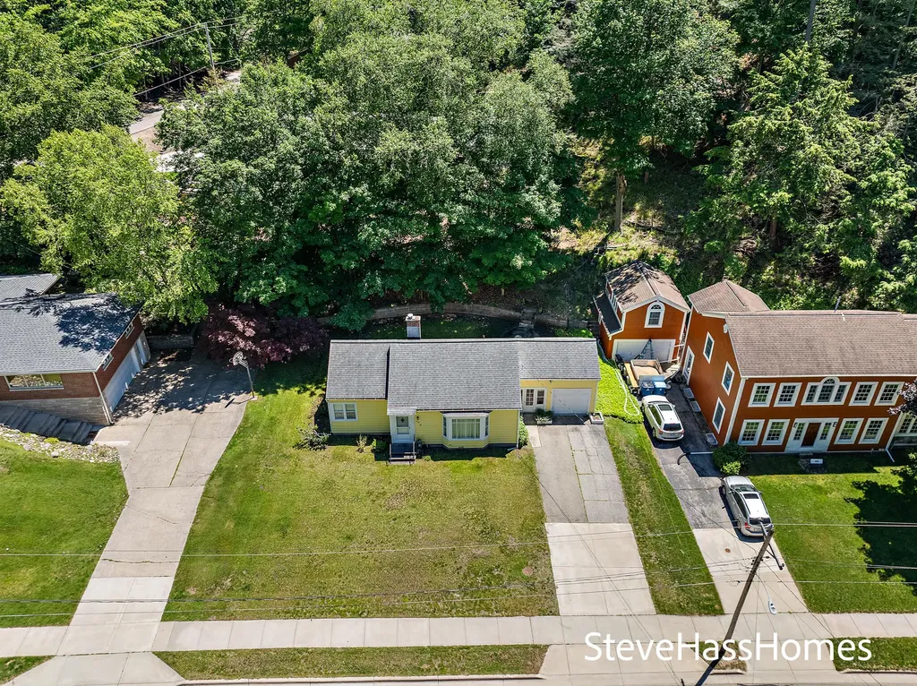 186 Grand Avenue Grand Haven City MI 49417