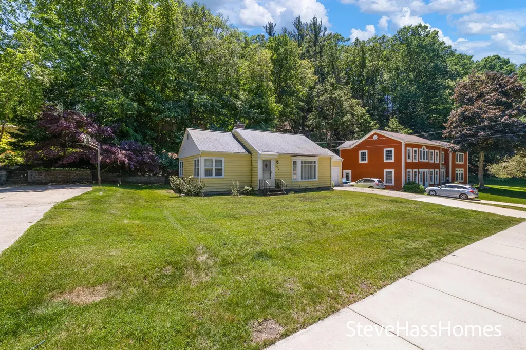 186 Grand Avenue Grand Haven City MI 49417