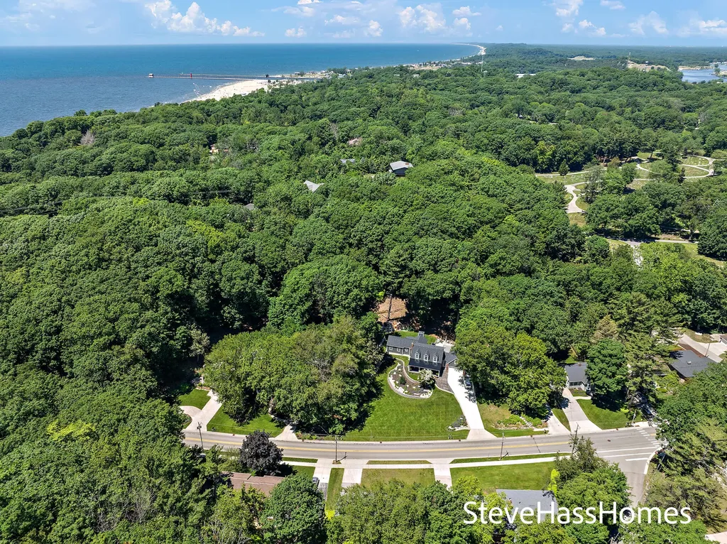 186 Grand Avenue Grand Haven City MI 49417