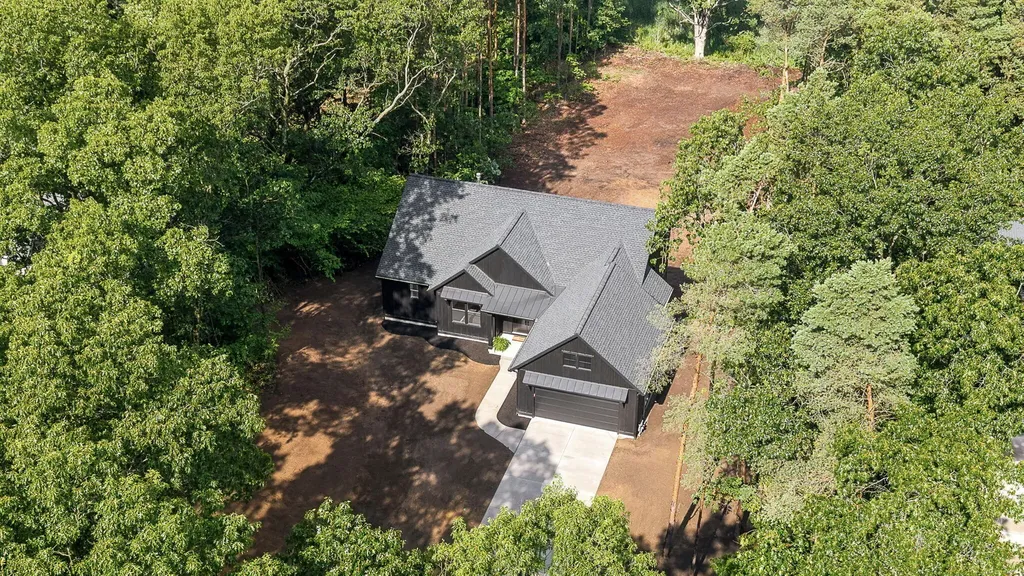 3126 Red Oak Drive Saugatuck Township MI 49453