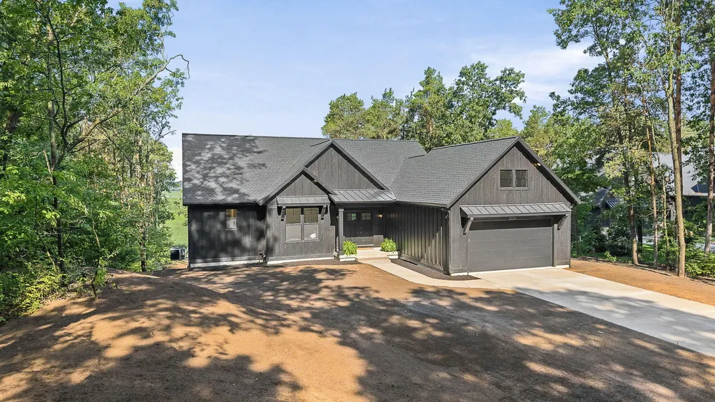 3126 Red Oak Drive Saugatuck Township MI 49453