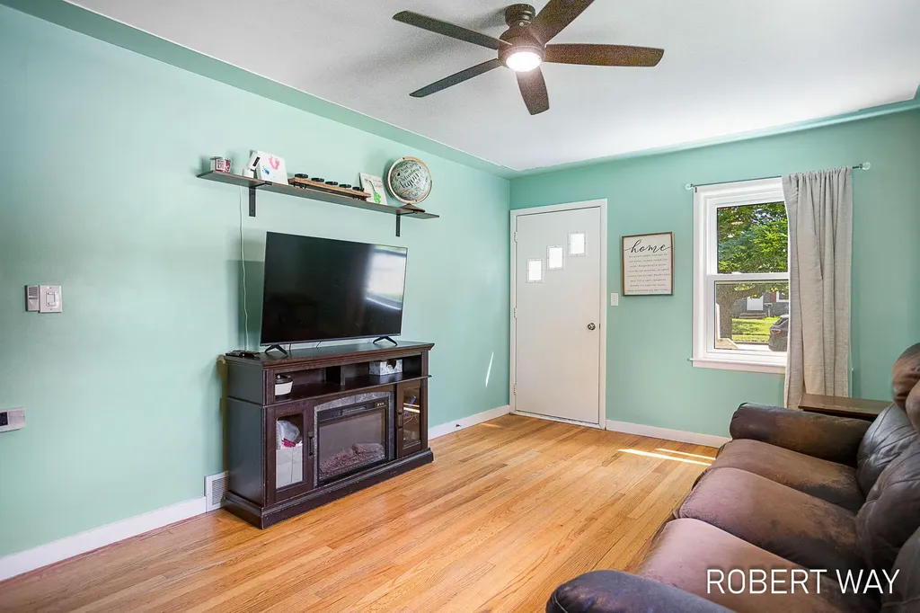 3815 Perry Avenue SW Wyoming City MI 49519