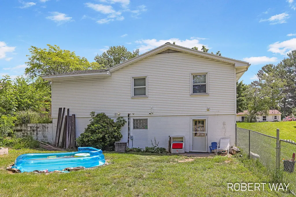 3815 Perry Avenue SW Wyoming City MI 49519