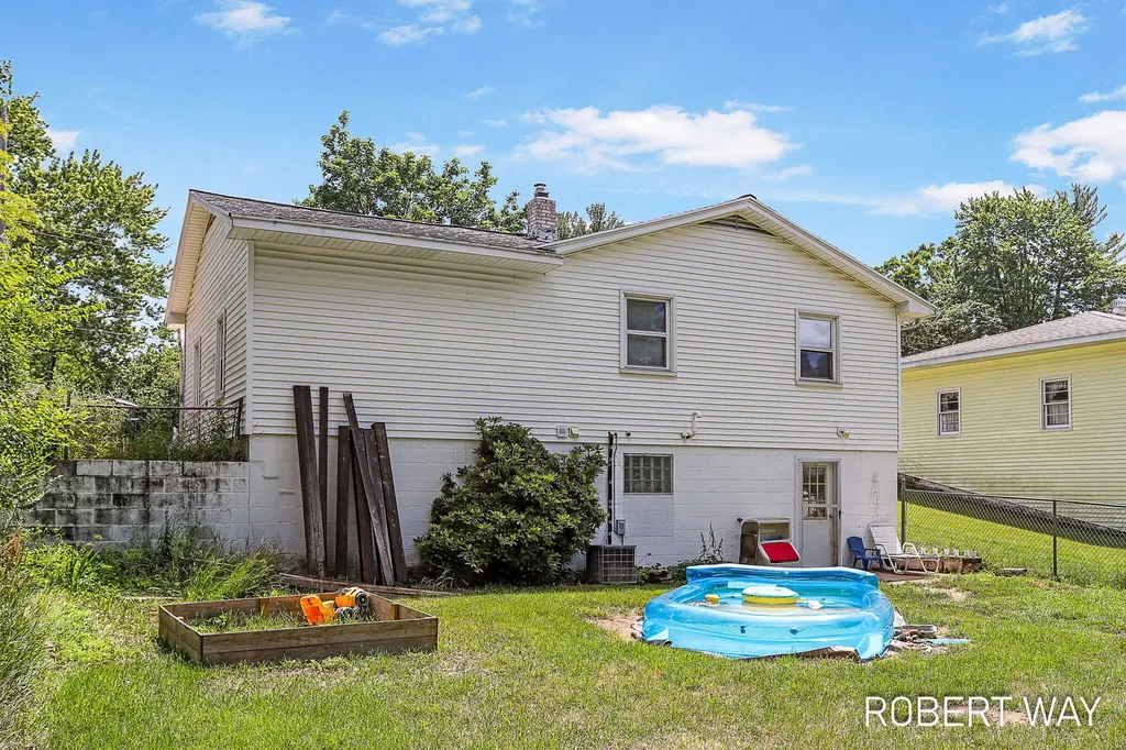3815 Perry Avenue SW Wyoming City MI 49519