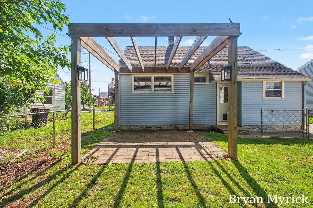 762 Central Holland City MI 49423