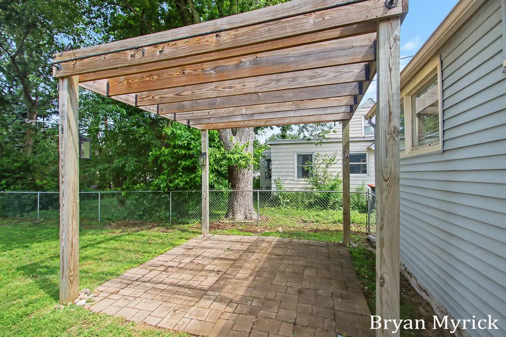 762 Central Holland City MI 49423