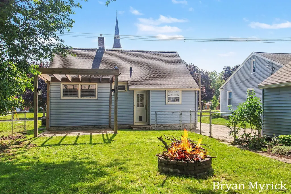 762 Central Holland City MI 49423