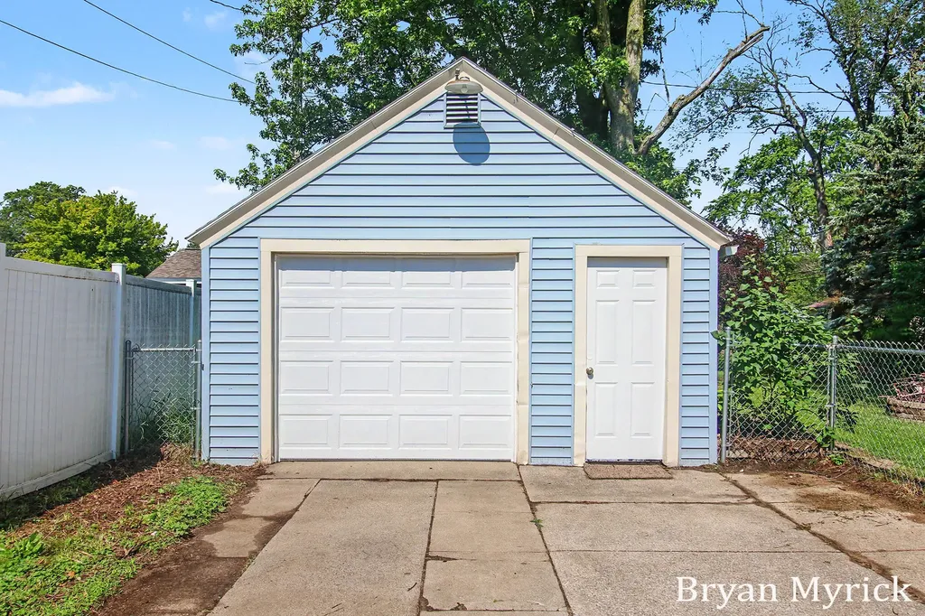 762 Central Holland City MI 49423