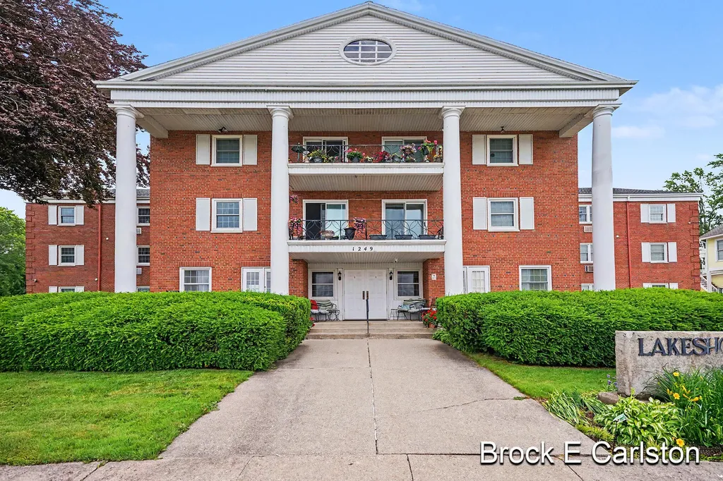 1249 Lakeshore Drive Muskegon City MI 49441