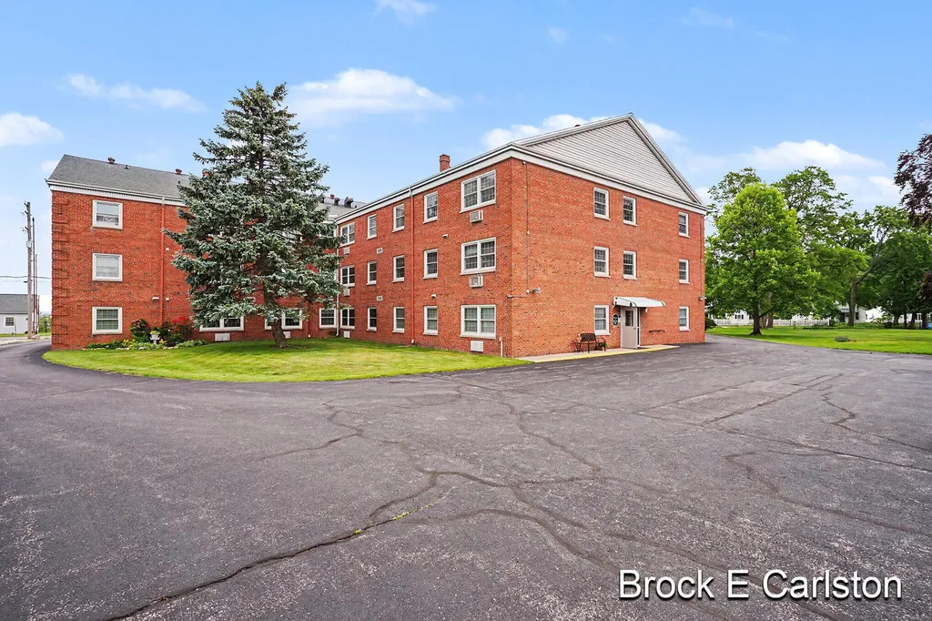 1249 Lakeshore Drive Muskegon City MI 49441