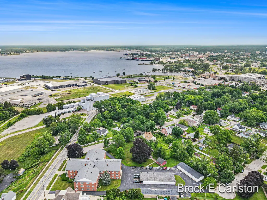 1249 Lakeshore Drive Muskegon City MI 49441