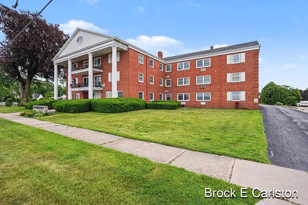 1249 Lakeshore Drive Muskegon City MI 49441