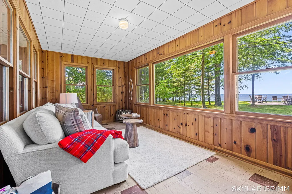 2121 N Scenic Drive Laketon Township MI 49445
