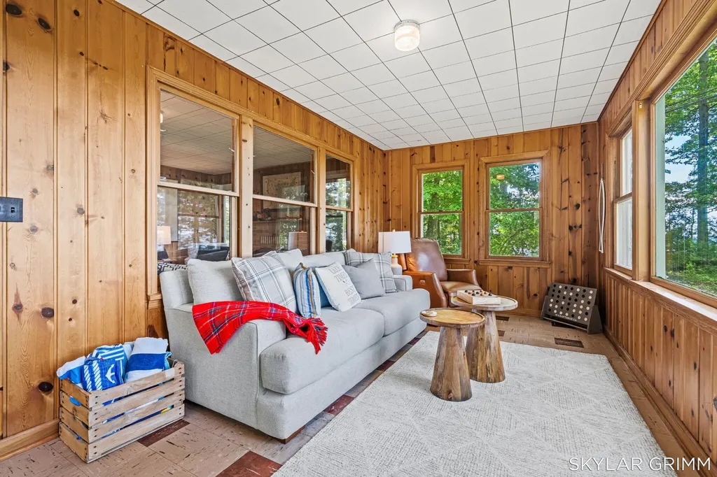 2121 N Scenic Drive Laketon Township MI 49445