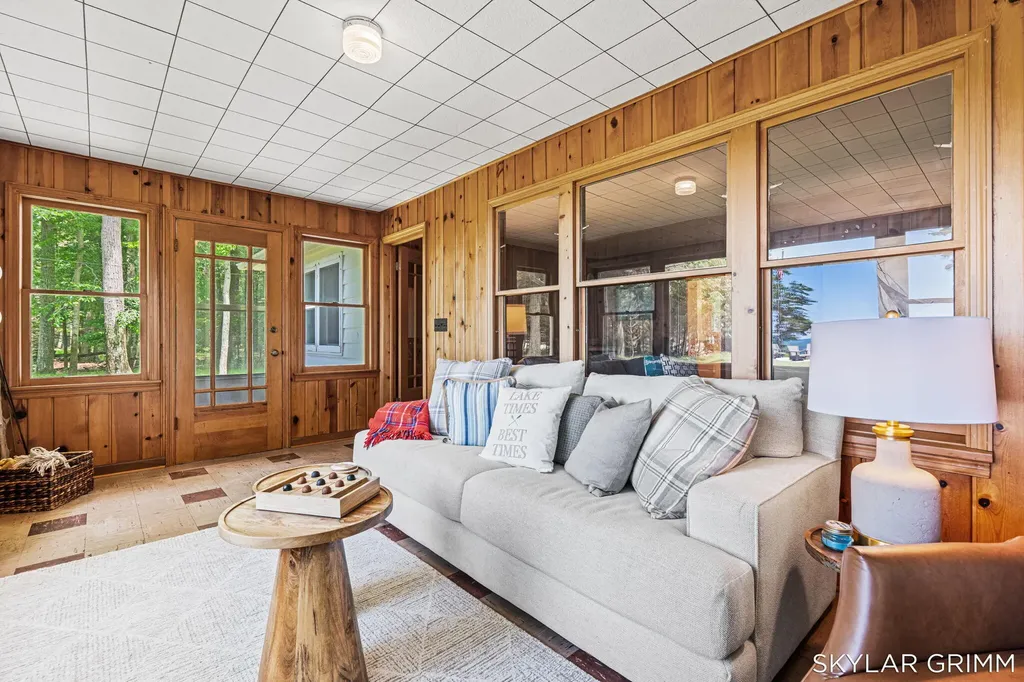 2121 N Scenic Drive Laketon Township MI 49445