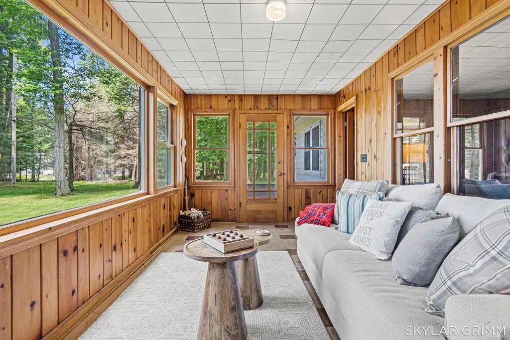 2121 N Scenic Drive Laketon Township MI 49445