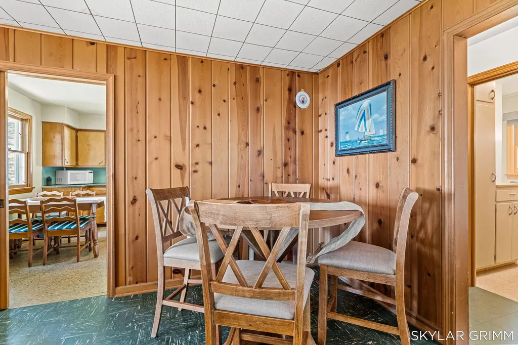 2121 N Scenic Drive Laketon Township MI 49445