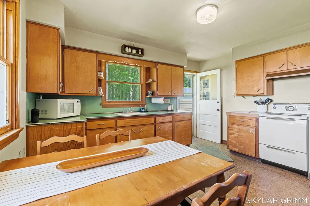 2121 N Scenic Drive Laketon Township MI 49445